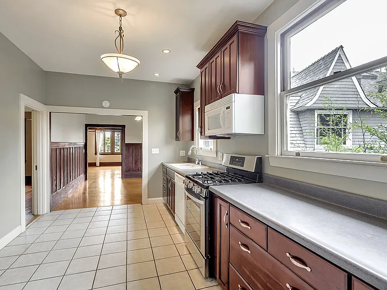 555 El Dorado Ave — Photo 9