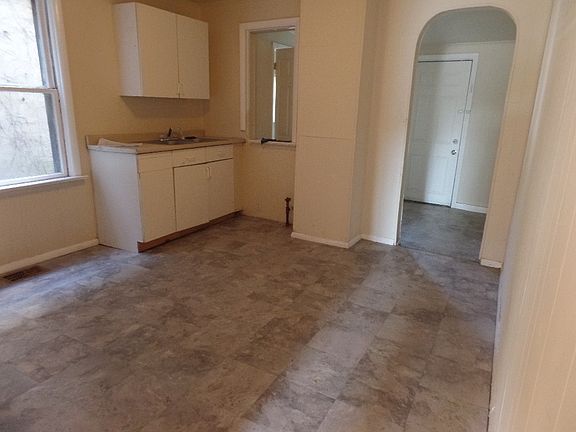 3rd image of 220 Furman St #1