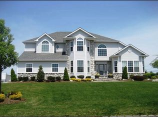 3 Island Trl, Mount Sinai, NY