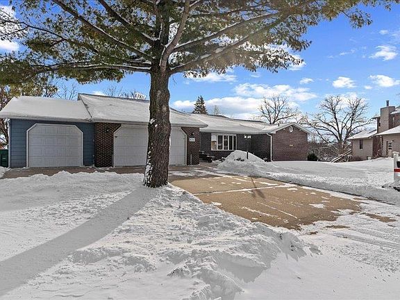 2nd image of 535 Upper Terrace Dr SE