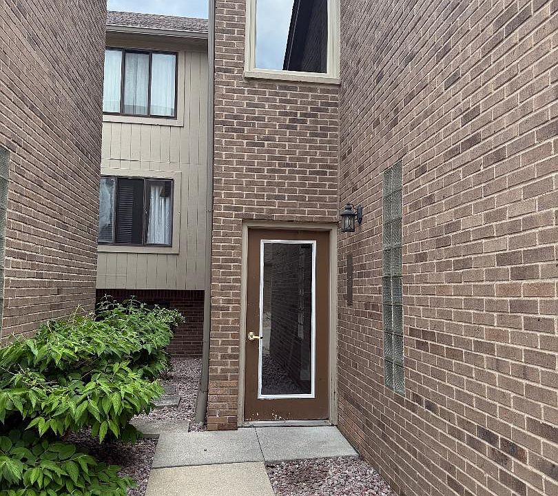 1st image of 42372 Lochmoor St #2