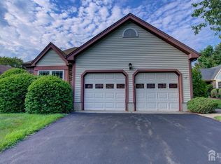 17 Ashbourne Dr, Monroe Township, NJ 08831