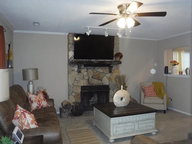123 Gower Rd — Photo 3