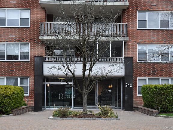 2nd image of 240 Garth Road #6B2