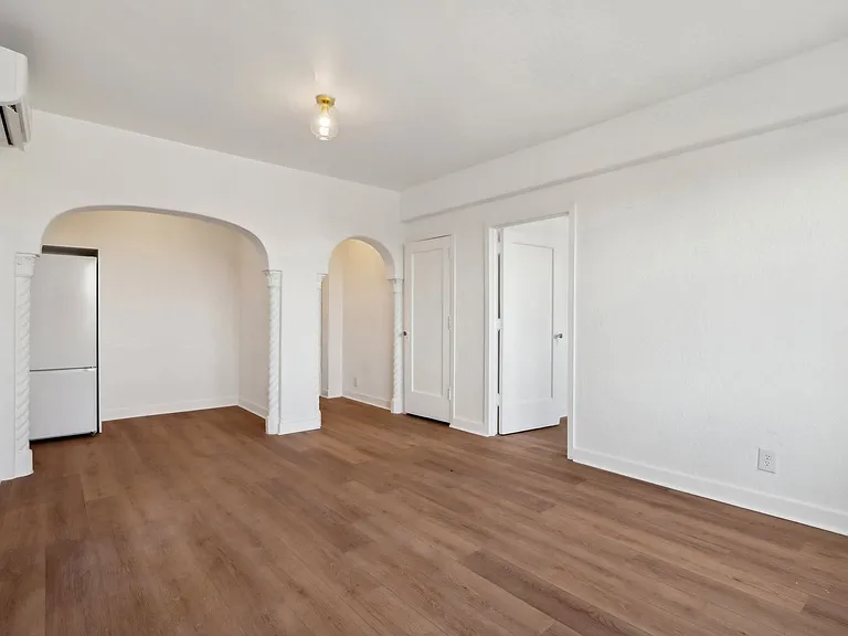 St. Regis Apartments — Photo 7