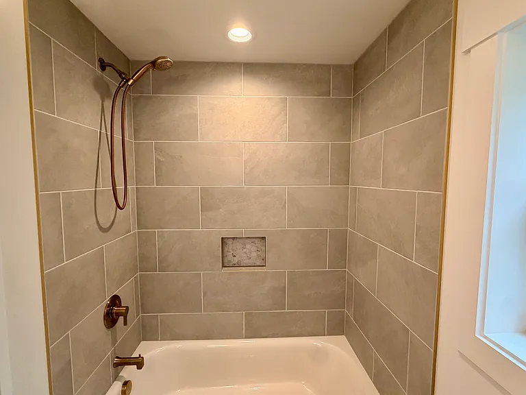 Main Floor, Full Bath