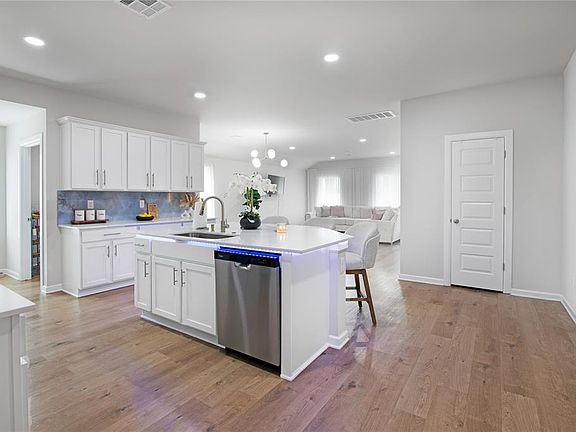 4th image of 10204 NW 28th St