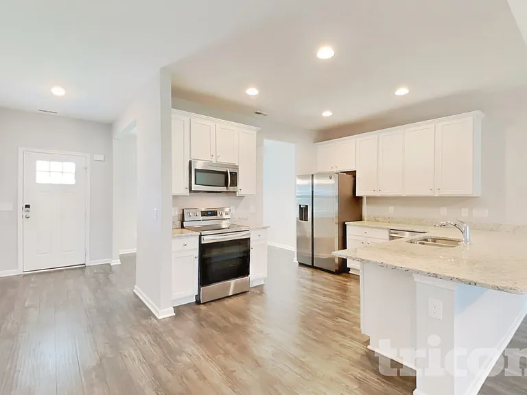 1022 Cyril Dr — Photo 6
