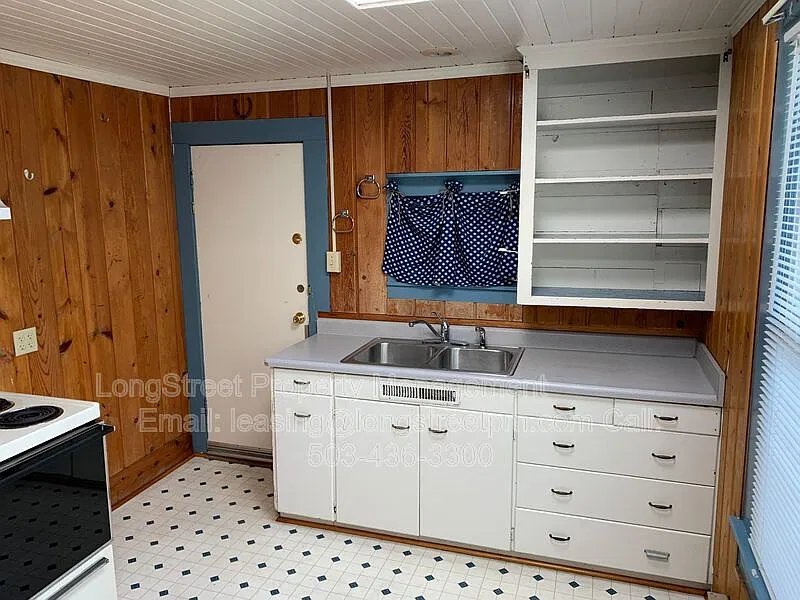 3 bed, 1.0 bath, 1080 sqft, $1,895 — Photo 4