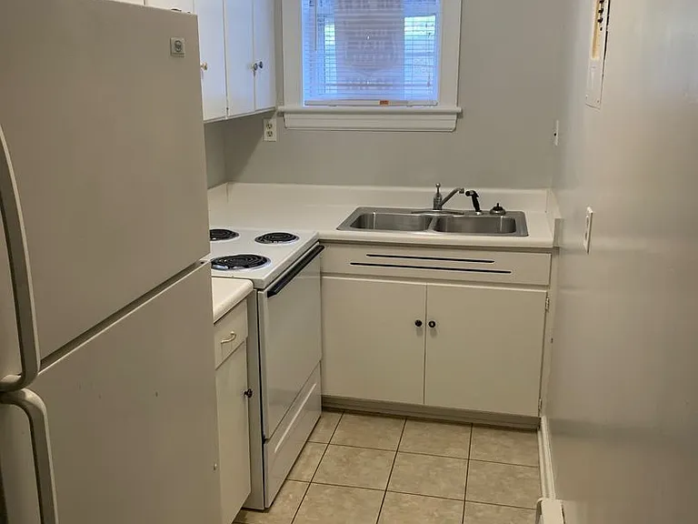 807 W End Blvd #C-1 — Photo 3