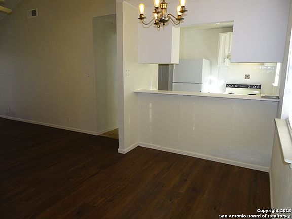 3rd image of 220 Bexar Dr