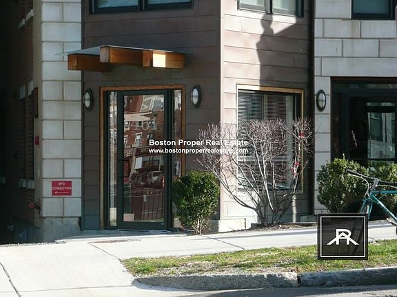 2nd image of 463 Park Dr #401