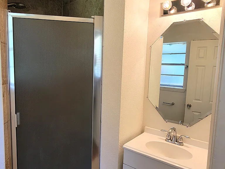 2100 Hill Top Ct #1 — Photo 36