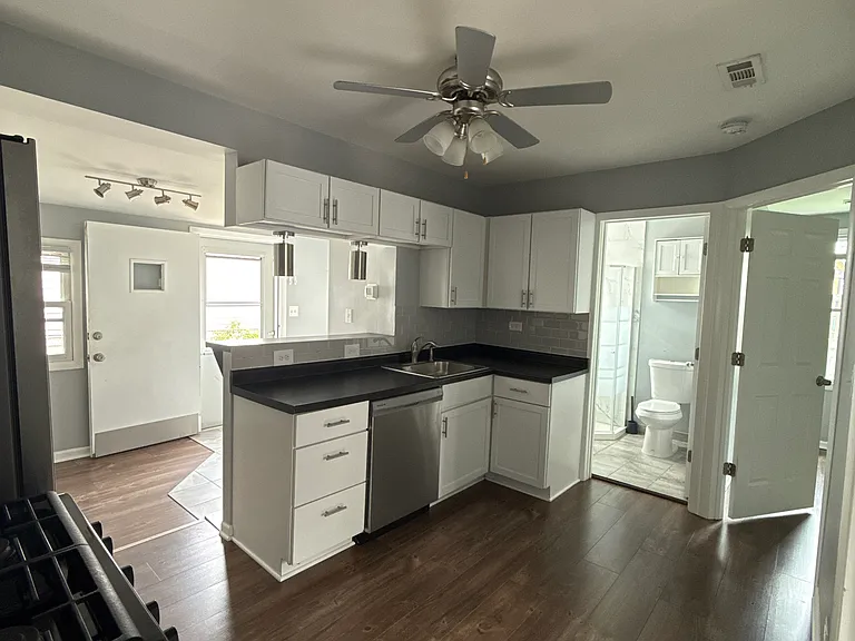 5944 W Giddings St — Photo 9
