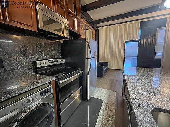 4th image of 21 Saint Marys Ct #14