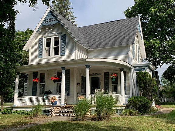 2nd image of 321 Sidney St
