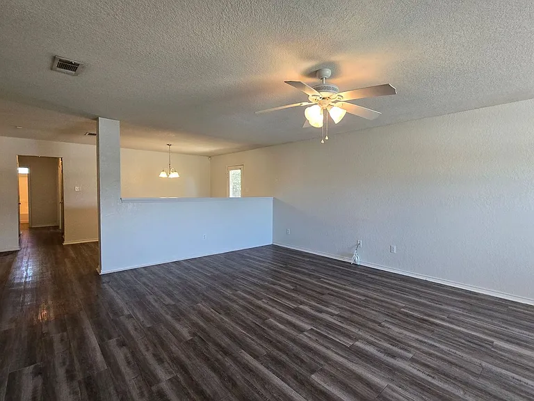 3303 Driftwood Dr — Photo 9