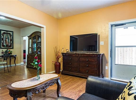 4th image of 2914 Harlandale Ave