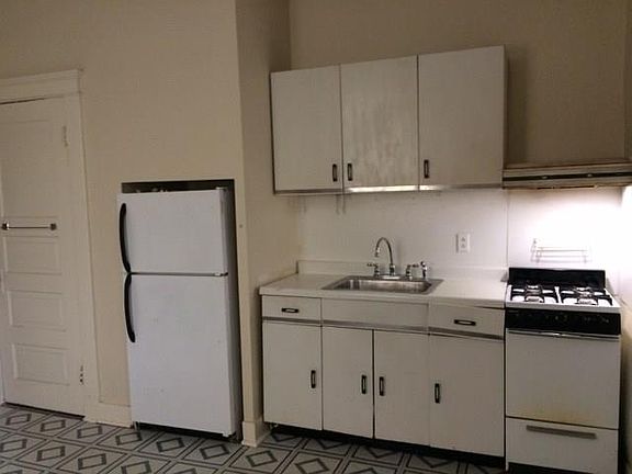 5th image of 1013 Bellecastle St