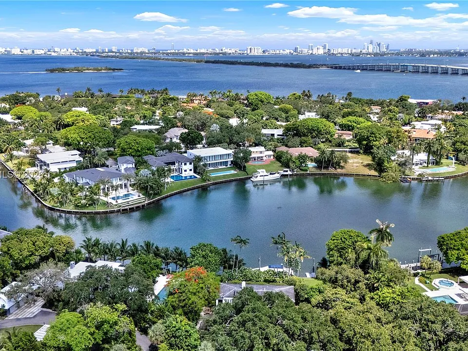 520 Bay Point Rd