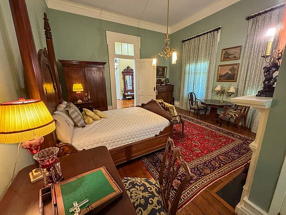 4th image of 1180 E Broad St