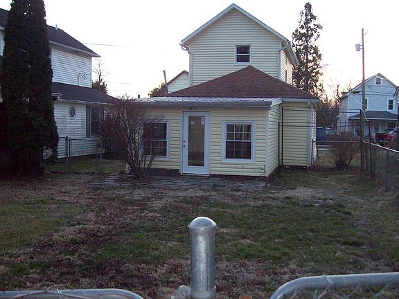 3rd image of 132 S Washington St