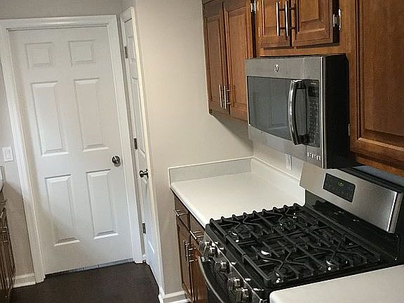 4th image of 606 Castlegate Dr
