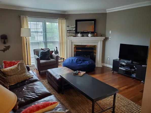 1019 Bluestem Ln, Ann Arbor, MI 48103