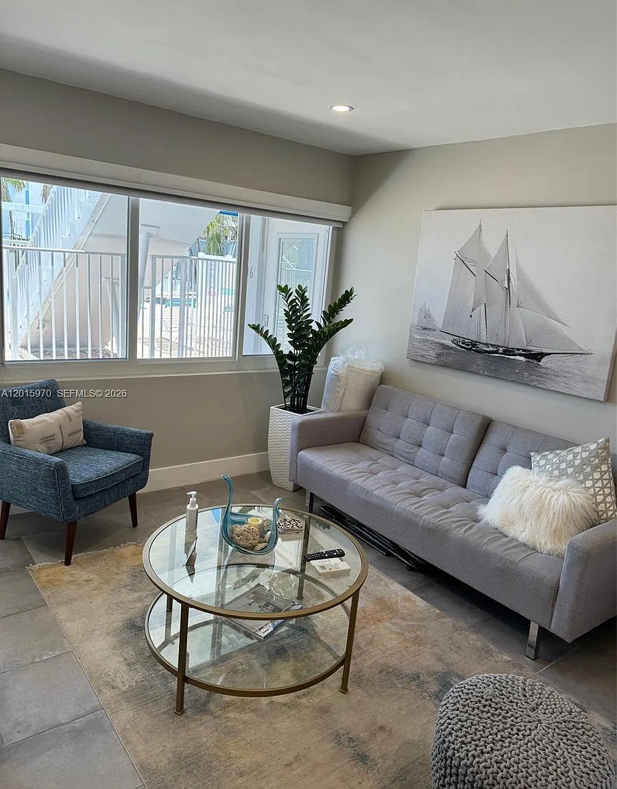 French Leave West Condo — Photo 3