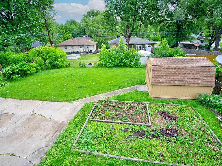 6910 NW Belvidere Pkwy — Photo 13