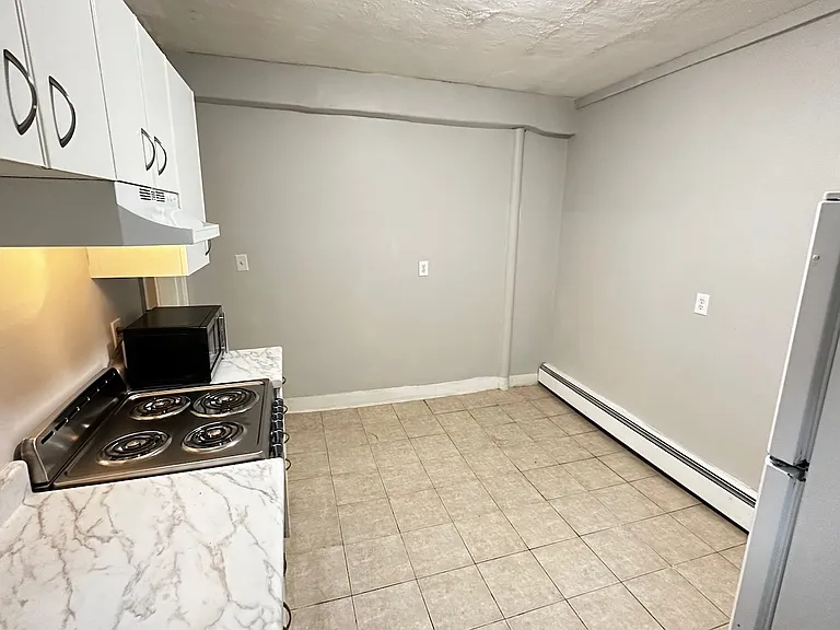11 Gorham St #B2 — Photo 11