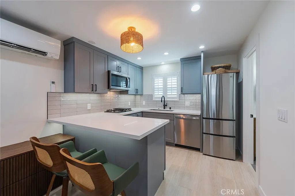 1 bed, 400 sqft, $2,200 — Photo 1