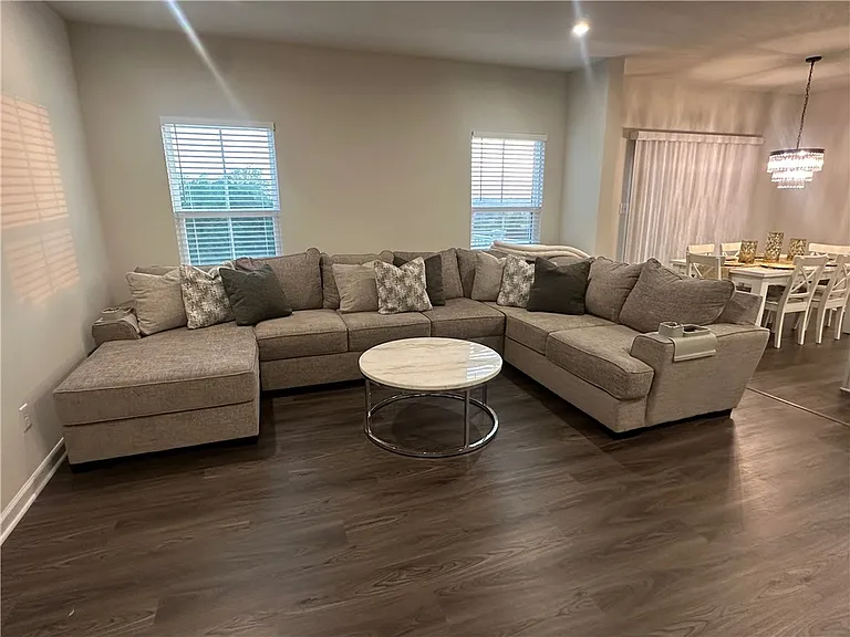 445 Greenwood Dr — Photo 3