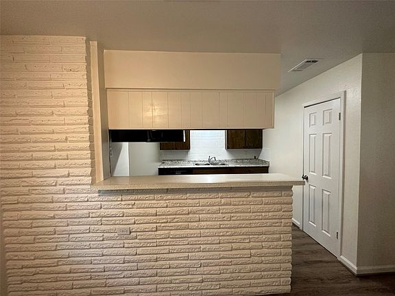 5th image of 5919 Ludington Dr