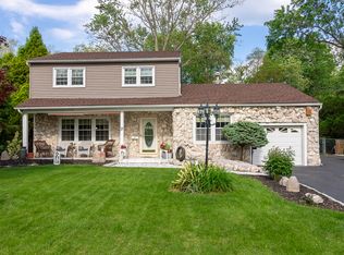 18 Yorktowne Dr, Manalapan, NJ 07726