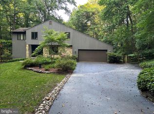 11671 Fox Glen Dr, Oakton, VA 22124