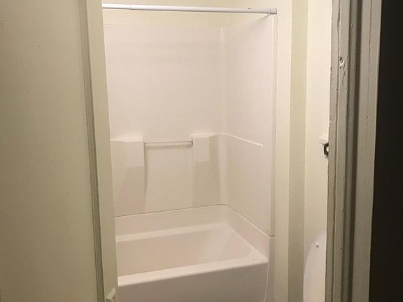 5th image of 461 N Race St