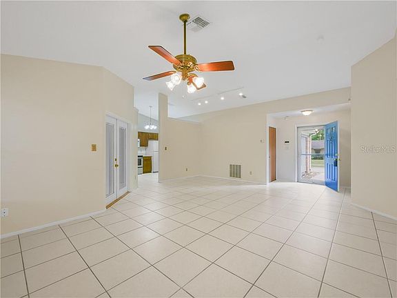 5th image of 503 Shumard Oaks Dr