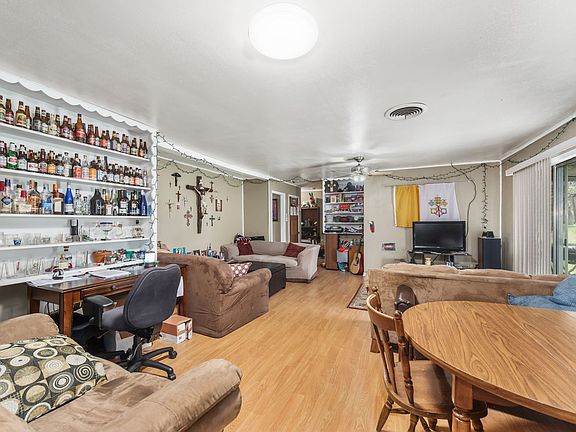 5th image of 3908 Hilltop Dr