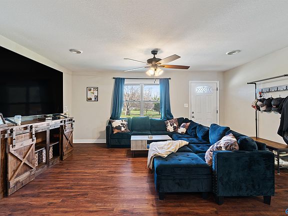 4th image of 206 Rolling Hills Dr