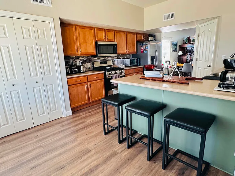 568 W Chatfield St #C — Photo 8