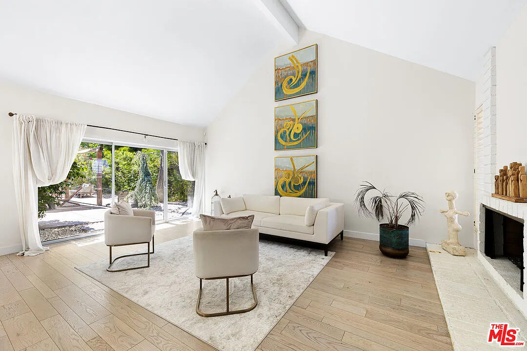 5 bed, 4.0 bath, 2463 sqft, $6,500 — Photo 3