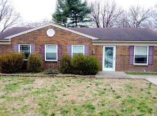 1049 Summit Dr, Louisville, KY 40229