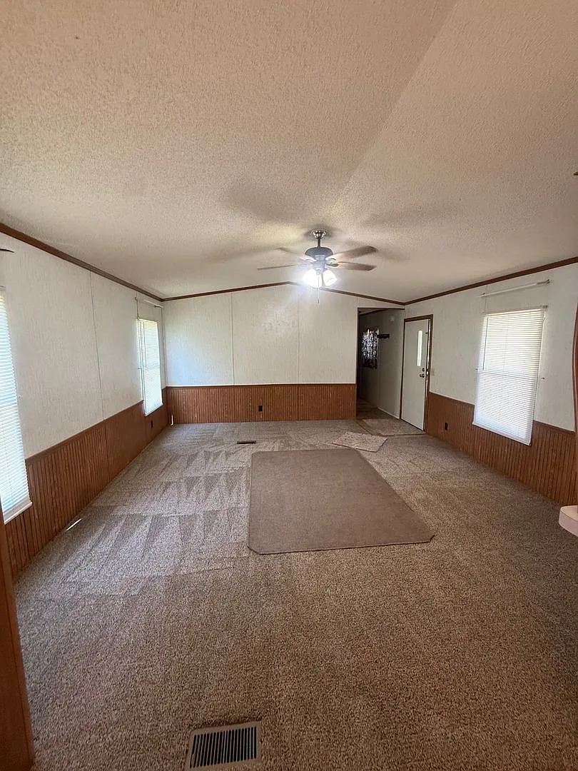 4 bedroom 2 Bathroom Mobile Home close to Marshall Field — Photo 3