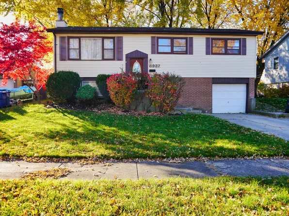 8937 Sandra Ln, Hickory Hills, IL 60457