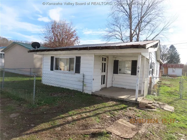 104 Harvey St, Buffalo, WV 25033