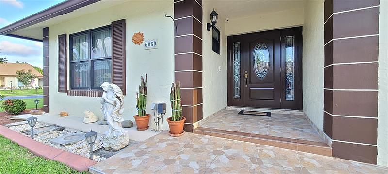 1st image of 6080 Lakemont Cir