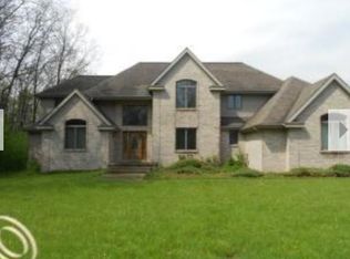5009 McCandlish Rd, Grand Blanc, MI 48439