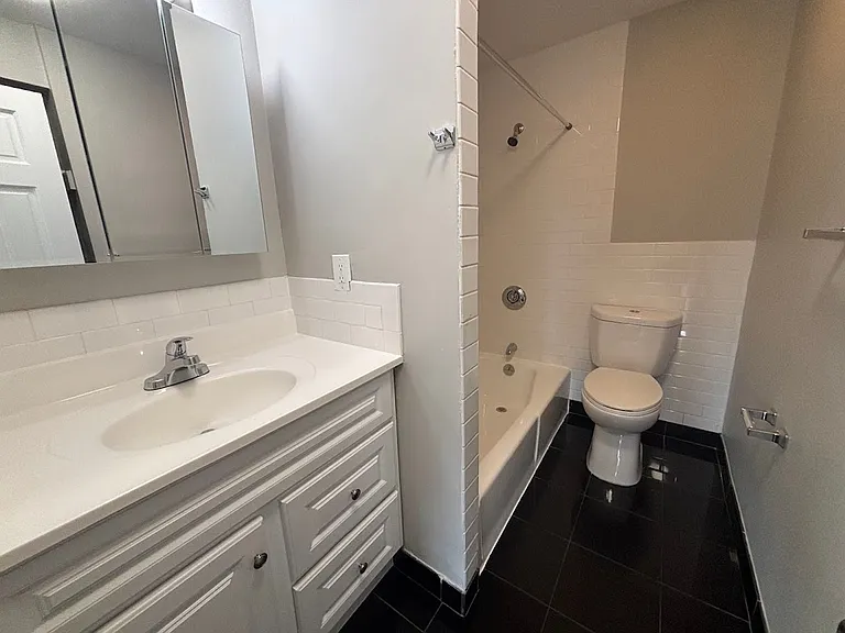 Harvard Street Apartments — Photo 6