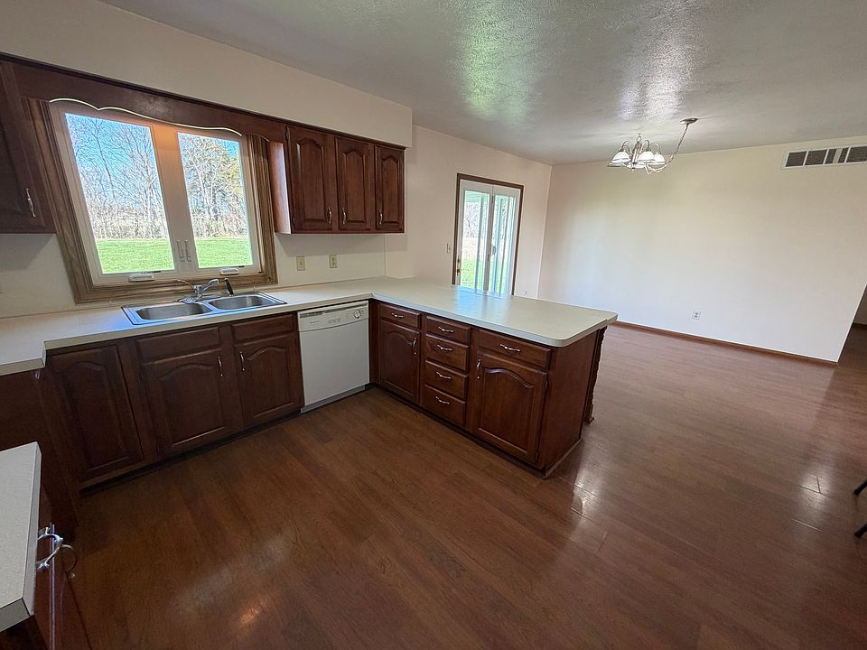 Kitchen / Dining